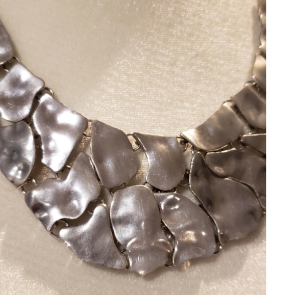 🌸 4/$50 Chunky Hammered Silver Statement Necklace - Picture 3 of 9